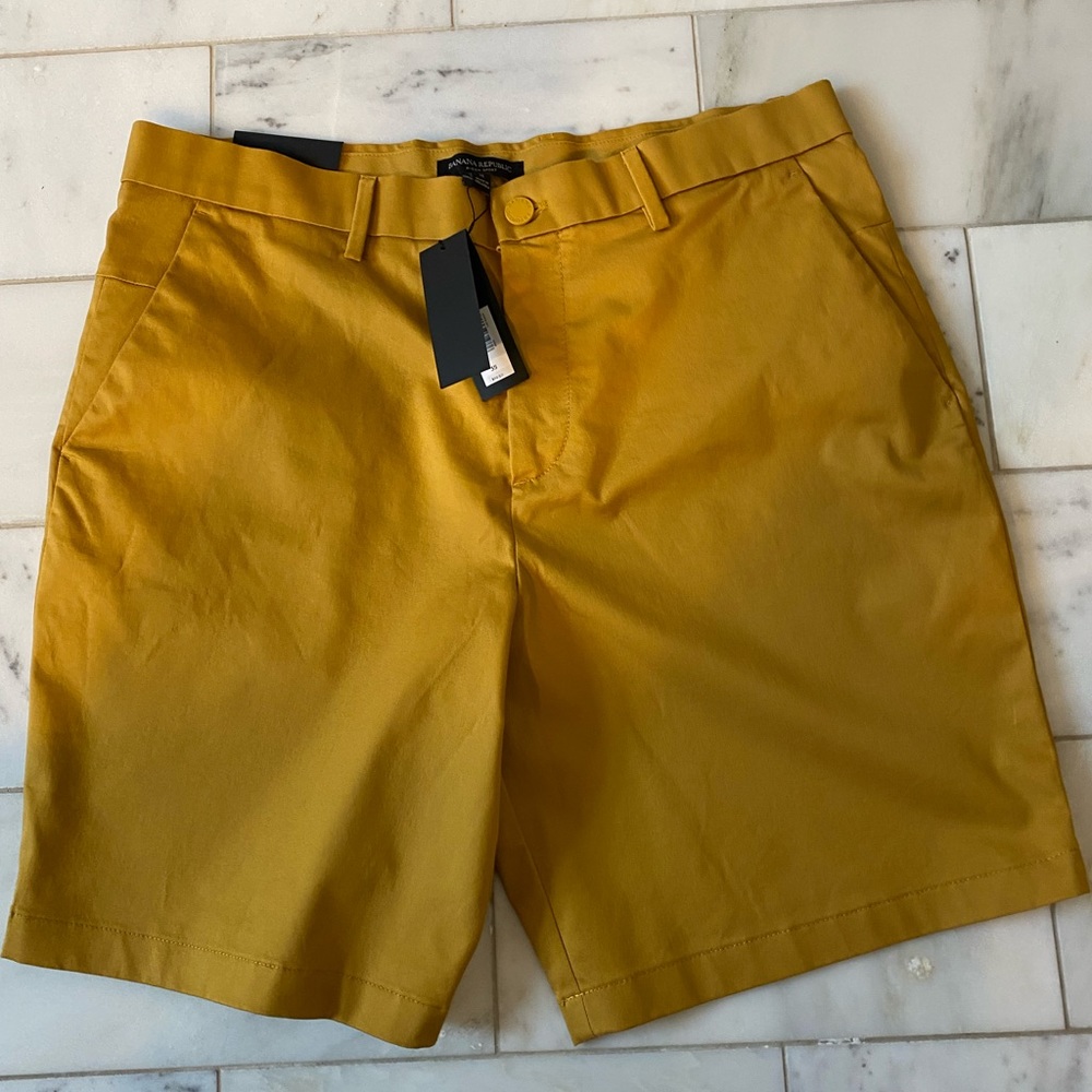 NWT! Banana Republic Core Temp Aiden Short 9” Size 35 Yellow/Gold